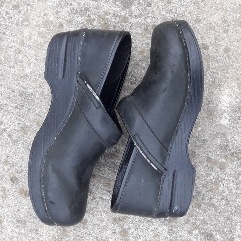 Dansko Clogs Women's size 38 black